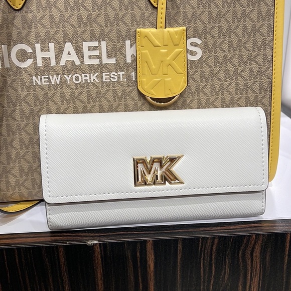 Michael Kors Mimi Large Saffiano Leather Bi-Fold Continental Wallet
Optic White - Picture 11 of 16